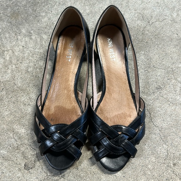 Nine West Sapphire Flats Black Leather Sz 7.5 PreOwned - Picture 1 of 6
